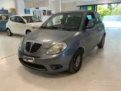 Begagnad Lancia Ypsilon 60 HK (44 kW) 2008 Grå Halvkombi