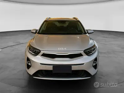 Usata Kia Stonic GT-Line 101 CV (74 kW) 2022 Argento SUV