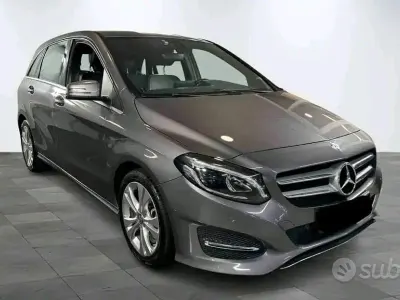 Usata Mercedes B180 Exclusive 109 CV (80 kW) 2019 Grigio Utilitaria