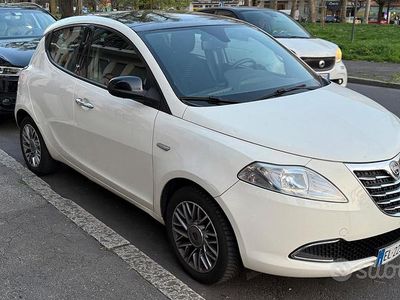 Usata Lancia Ypsilon Gold 69 CV (50 kW) 2012 Bianco Utilitaria