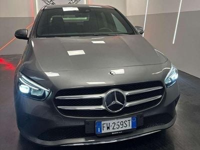Grigio Usata 2019 Mercedes B200 Executive Monovolume | 22.900 € (Buon prezzo)