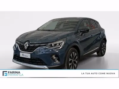 Usata Renault Captur Intens 101 CV (74 kW) 2023 Blu marine SUV