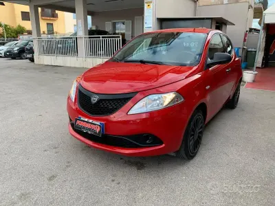 Usata Lancia Ypsilon 69 CV (50 kW) 2018 Rosso Utilitaria