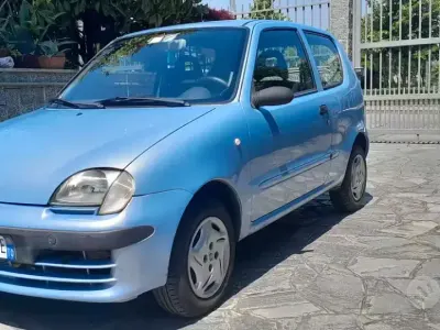 Usata Fiat 600 54 CV (39 kW) 2004 Bluazzurro Berlina