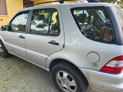 Gebraucht Mercedes ML270 163 PS (119 kW) 2003 Silber SUV