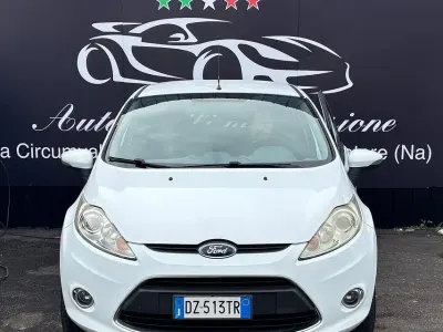 Usata Ford Fiesta Titanium 68 CV (50 kW) 2010 Bianco Berlina