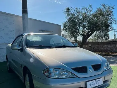 Usata Renault Mégane Cabriolet 107 CV (78 kW) 2000 Blu Cabrio