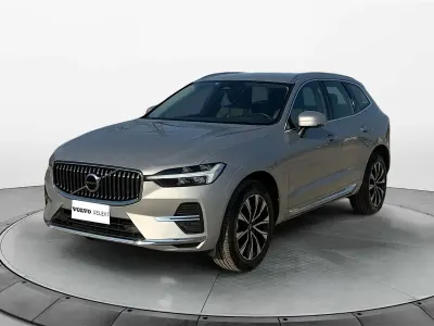 Usata Volvo XC60 Plus 197 CV (144 kW) 2022 Grigio metalizzato chiaro SUV