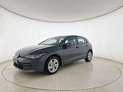 Usata VW Golf VIII Life 116 CV (85 kW) 2025 Dolphin grey metallizzato Berlina