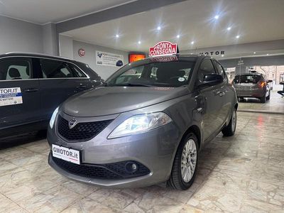 Usata Lancia Ypsilon Gold 95 CV (69 kW) 2018 Grigio Utilitaria