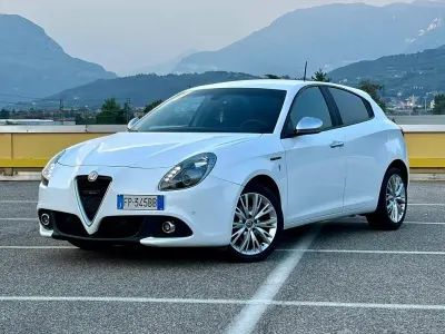 Usata Alfa Romeo Giulietta Super 120 CV (88 kW) 2018 Bianco Utilitaria