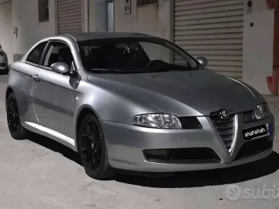 Usata Alfa Romeo GT Distinctive 165 CV (121 kW) 2004 Grigio Coupé