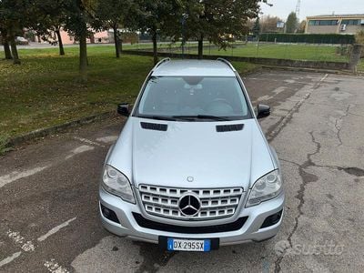 Usata Mercedes ML320 224 CV (164 kW) 2009 Grigio SUV