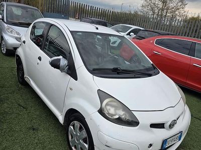 Usata Toyota Aygo 68 CV (50 kW) 2011 Bianco Utilitaria