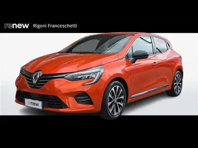 Usata Renault Clio Techno 145 CV (106 kW) 2023 Arancione Utilitaria