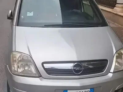 Usado Opel Meriva 105 CV (77 kW) 2008 Gris Monovolumen