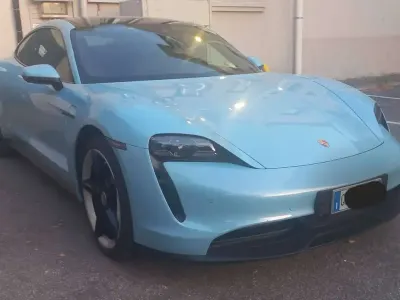 Usata Porsche Taycan Performance Package 139 kW (190 CV) 2021 Blu/azzurro Berlina
