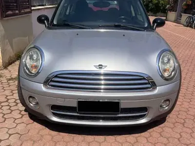 Usata Mini Cooper D 112 CV (82 kW) 2010 Grigio Utilitaria