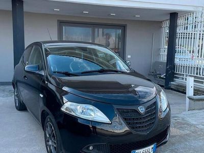 Usata Lancia Ypsilon Silver 69 CV (50 kW) 2016 Nero Utilitaria