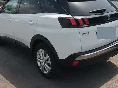 Usata Peugeot 3008 131 CV (96 kW) 2019 Bianco SUV