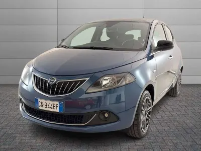 Usata Lancia Ypsilon Silver 69 CV (50 kW) 2023 Blu/azzurro Utilitaria