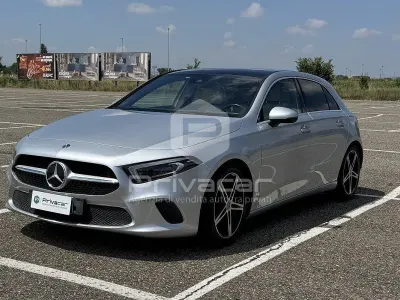 Usata Mercedes A180 Premium 116 CV (85 kW) 2019 Grigio Berlina