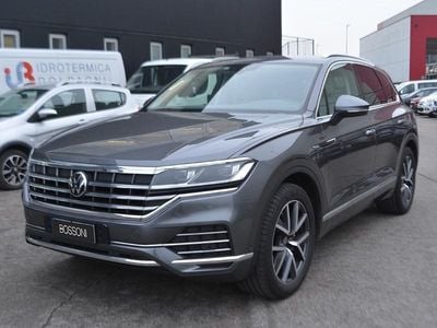 Usata VW Touareg Elegance 231 CV (169 kW) 2023 Grigio SUV