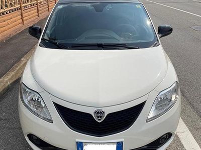 Usata Lancia Ypsilon Gold 70 CV (51 kW) 2021 Bianco Utilitaria