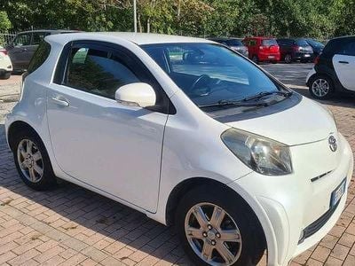 Usata Toyota iQ Sol 68 CV (50 kW) 2010 Bianco Utilitaria