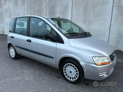 Usata Fiat Multipla 120 CV (88 kW) 2005 Grigio Monovolume