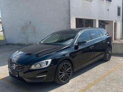 Usata Volvo V60 150 CV (110 kW) 2015 Nero Station wagon