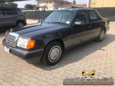 Usata Mercedes 200 122 CV (89 kW) 1991 Grigio Berlina
