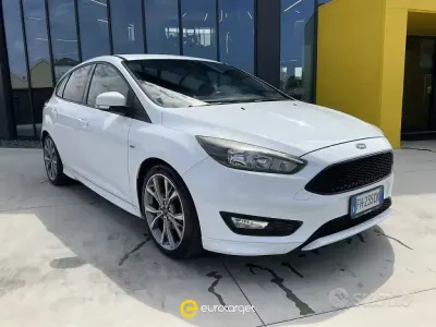 Usata Ford Focus ST-Line 120 CV (88 kW) 2017 Bianco Berlina
