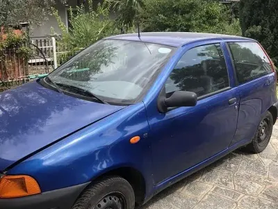 Usata Fiat Punto 54 CV (39 kW) 1997 Bluazzurro Berlina