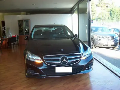 Usata Mercedes E220 Premium 170 CV (125 kW) 2015 Nero Berlina