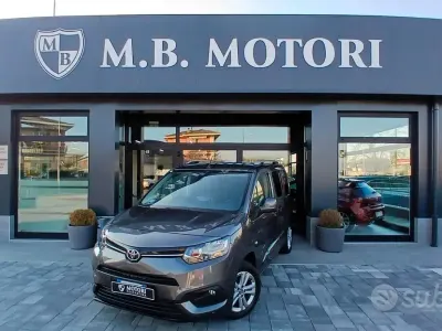 Usata Toyota Proace Lounge 131 CV (96 kW) 2021 Gray Monovolume