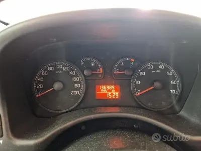 Begagnad Fiat Punto 69 HK (50 kW) 2004 Blå Halvkombi