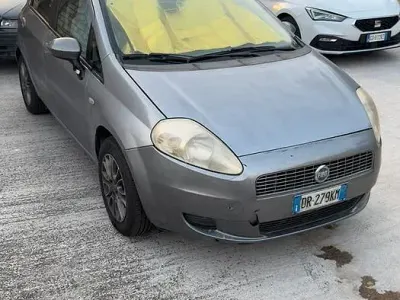 Usata Fiat Grande Punto 77 CV (56 kW) 2008 Grigio Utilitaria