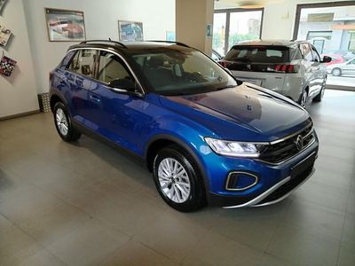 Usata VW T-Roc Life 110 CV (80 kW) 2023 Blu SUV