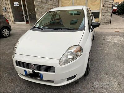 Bianco Usata 2009 Fiat Grande Punto Utilitaria | 4200 € (Buon prezzo)