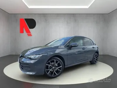 Begagnad VW Golf VIII Life 115 HK (84 kW) 2025 Grå Sedan