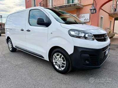 Usata Opel Vivaro-e Combi Enjoy 102 CV (75 kW) 2021 Bianco Monovolume