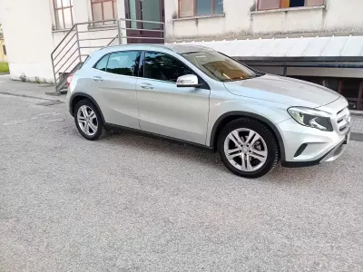 Usata Mercedes GLA200 136 CV (100 kW) 2014 Grigio SUV