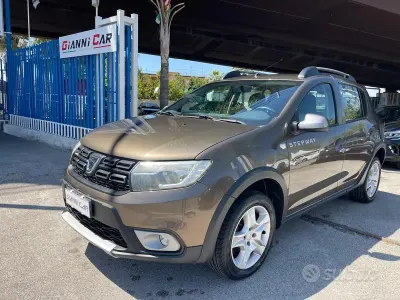 Usata Dacia Sandero Stepway 90 CV (66 kW) 2017 Grigio Berlina