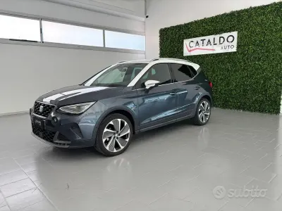 Usado Seat Arona FR 110 CV (80 kW) 2023 Gris SUV