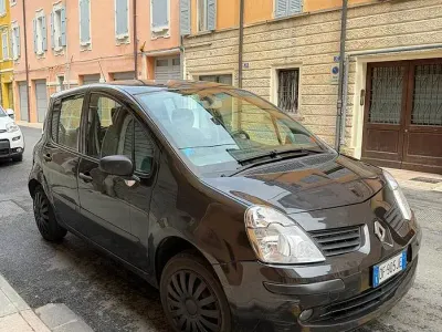 Usata Renault Modus 75 CV (55 kW) 2006 Nero Monovolume