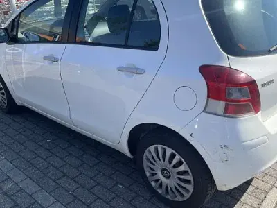 Usata Toyota Yaris 69 CV (50 kW) 2011 Bianco Utilitaria