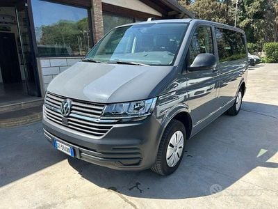 Usata VW Caravelle 110 CV (80 kW) 2021 Grigio metallizzato Monovolume