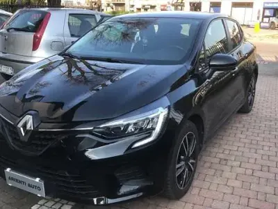 Usado Renault Clio V Intens 91 CV (66 kW) 2022 Negro