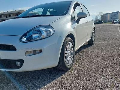 Usata Fiat Grande Punto Lounge 75 CV (55 kW) 2013 Bianco Utilitaria